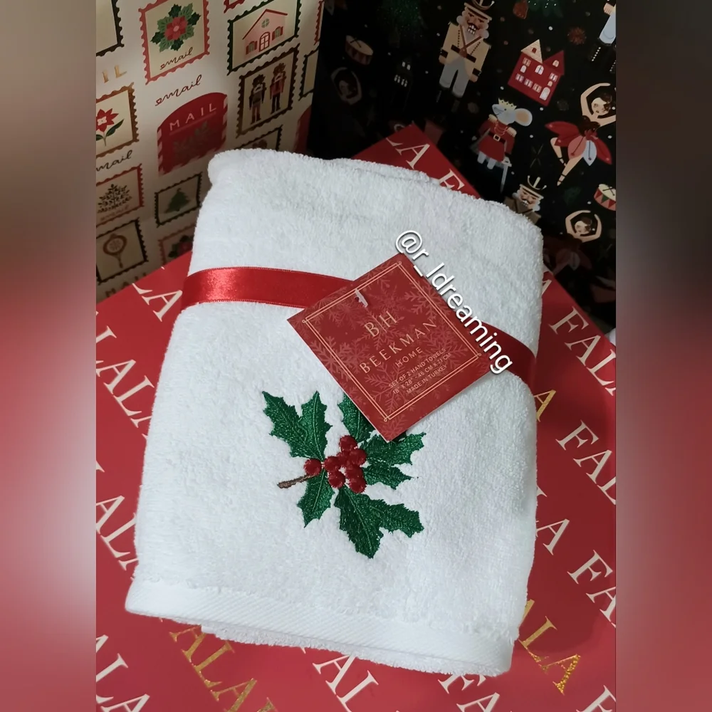 NWT Beekman Home Festive Holly Set Of Two Handtowels Size 18